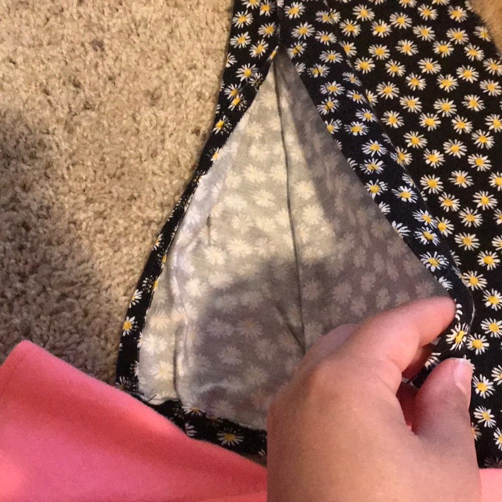 ❌SOLD❌Wet Seal daisy print pencil skirt - Picture 3 of 4